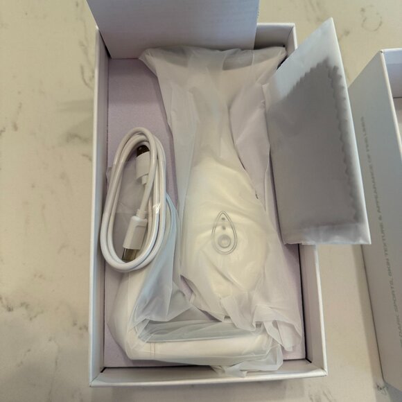 VRAIKO LILY Neck Face Massager - Picture 2 of 3